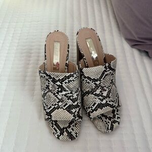 BILLINI block heel. open toe snakeskin heel | Size: 7